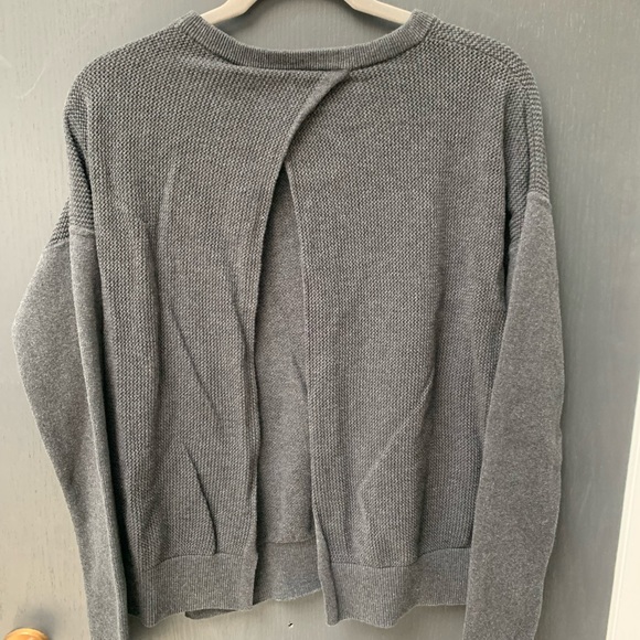 Sweaty Betty Grey Split Back Sweater Size Large - Picture 4 of 4